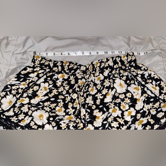 Urban Outfitters Ecote Heidi Tulip Runner Shorts – Small (Black, Yellow, White - Picture 7 of 10